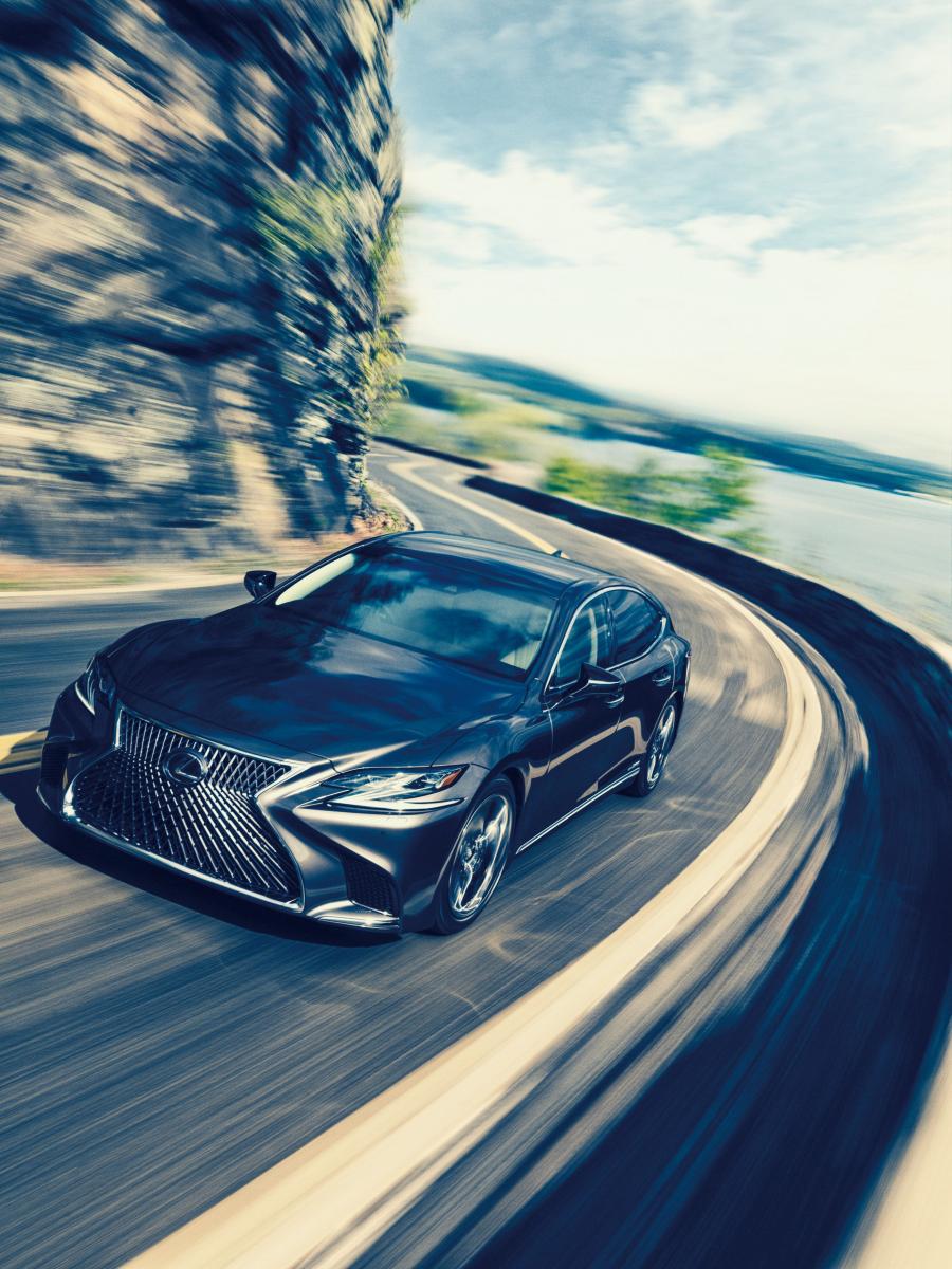  Lexus LS500h 2017 года  (JP) (фото 18 из 35)